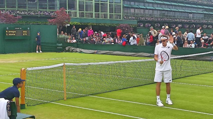 Denis thanks the spectators after his win.